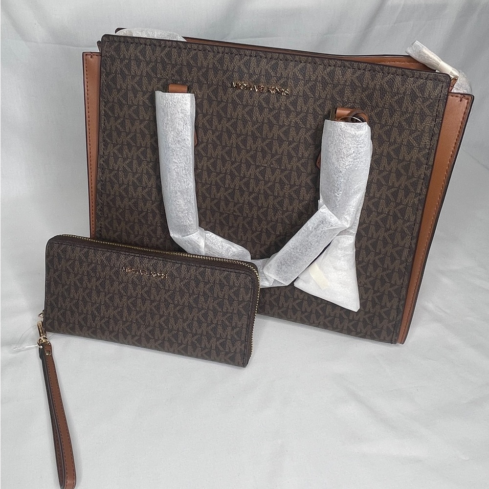 NWT MICHAEL KORS Hope Large MK Signature  Handbag/Wallet - Brown